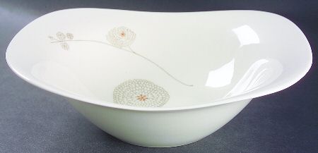 Pompon 9" Round Vegetable Bowl