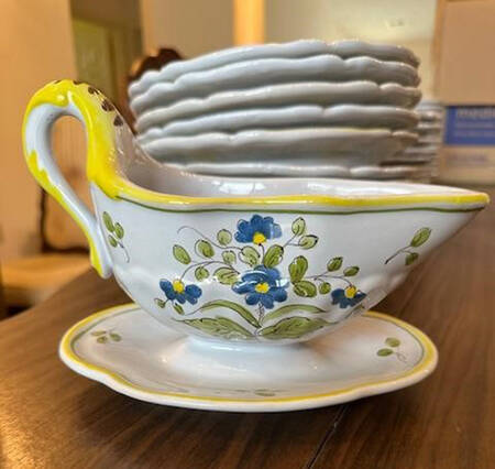 ITY17 Gravy Boat with Attached Underplate