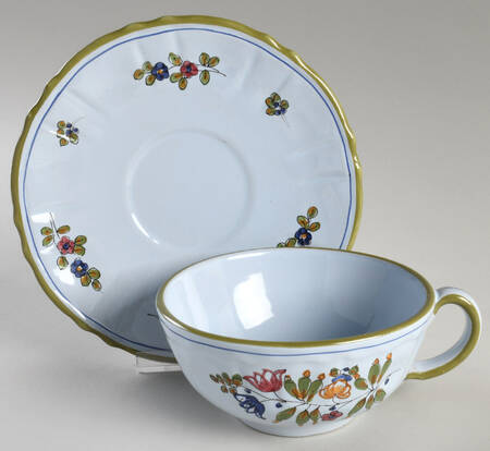010835 Breakfast Cup & Saucer Set