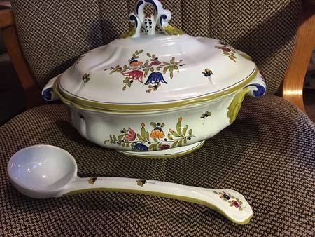 010835 Tureen & Lid w/Ladle
