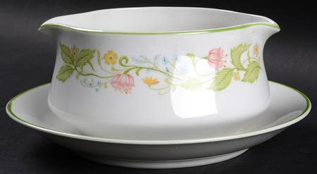 Oriental Lotus Gravy Boat with Attached Underplate
