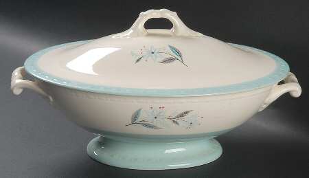 Petite Oval Covered Vegetable