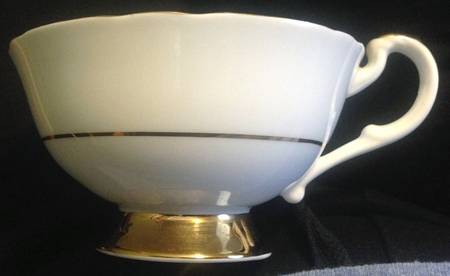IPE20 Footed Cup