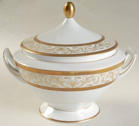 Arabesque Round Covered Vegetable