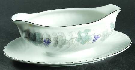 Bordeaux (E & R) Gravy Boat with Attached Underplate