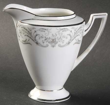 Chantilly (Platinum Trim) Creamer