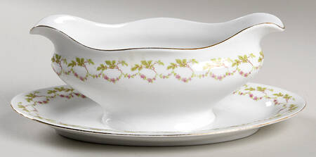 3242 Gravy Boat with Attached Underplate