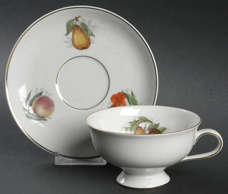 JAE20 Footed Cup & Saucer Set