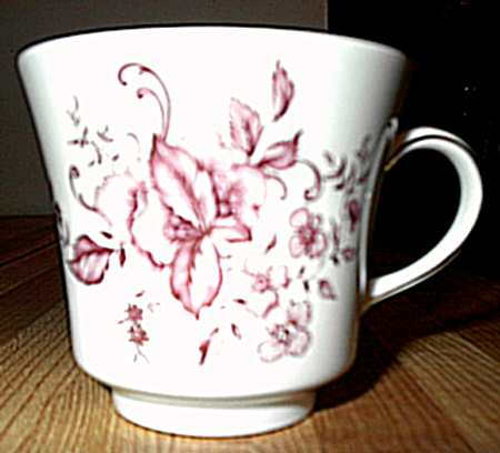 JAE21 Footed Cup