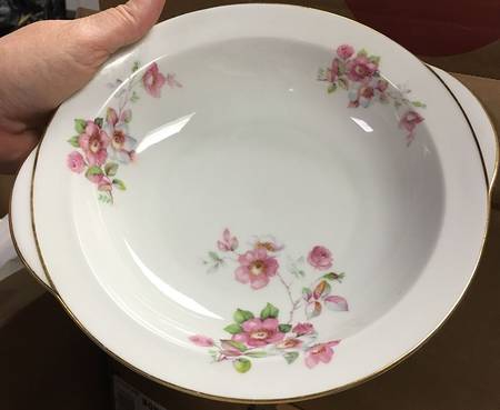 01674 9" Round Vegetable Bowl