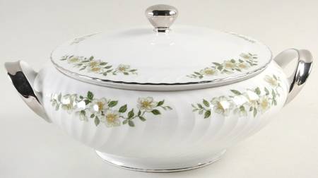Wynnewood Round Covered Vegetable