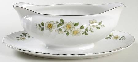 Wynnewood Gravy Boat with Attached Underplate