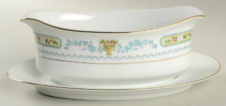 Abundance Gravy Boat with Attached Underplate