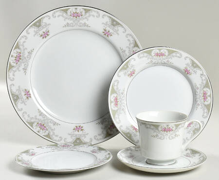 Alberon 40 Piece Estate Set by Japan