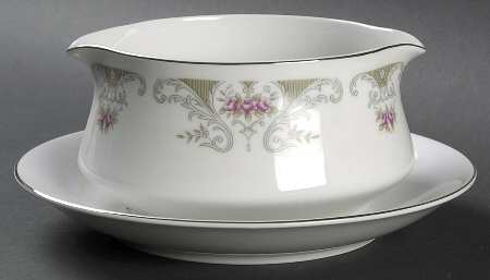 Gravy Boat with Attached Underplate