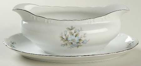 Arlene Gravy Boat with Attached Underplate