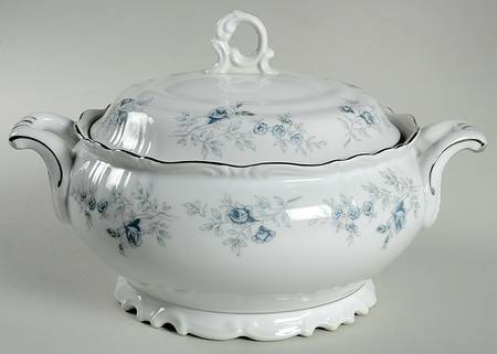 Blue Dawn (Platinum Trim) Round Covered Vegetable