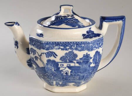 Blue Willow (No Gold, "Made In Japan") Teapot & Lid