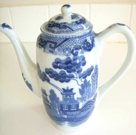 Blue Willow (No Gold, "Made In Japan") Coffee Pot & Lid