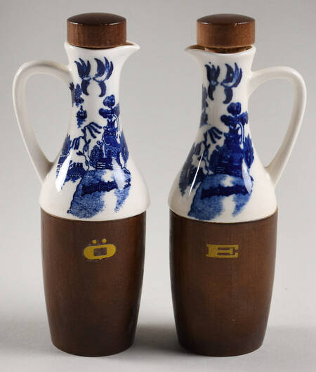 Blue Willow (No Gold, "Japan" Only) Set of 2 Cruets with Wood Stoppers