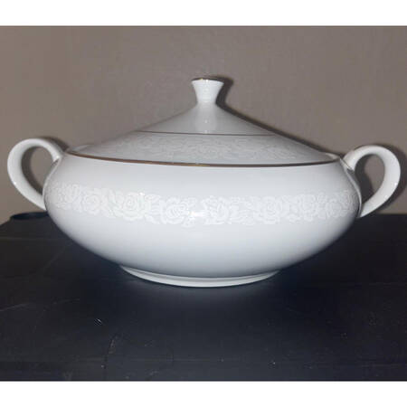 Cellini Romanesque Round Covered Vegetable
