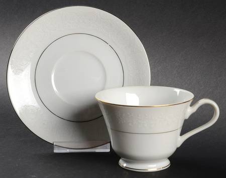 Florencia Footed Cup & Saucer Set