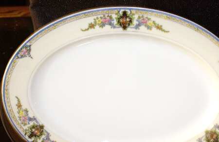 JAP68 14" Oval Serving Platter