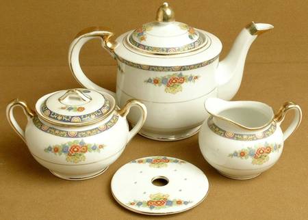 JAP81 Teapot & Lid