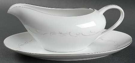 Luray Gravy Boat & Underplate/Relish