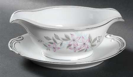 Lynnbrook Gravy Boat with Attached Underplate