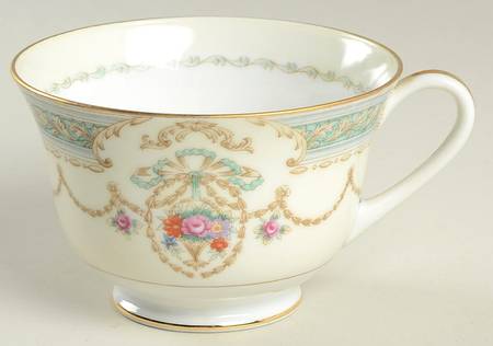 Margo Footed Cup