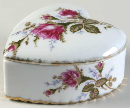 Moss Rose Heart Shape Box & Lid