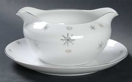 Snowflake Gravy Boat with Attached Underplate