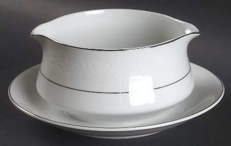 Round Gravy Boat/Attached Underplate