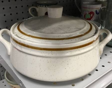 Stonecastle Round Covered Vegetable