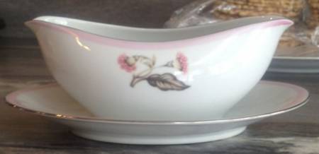Symphony Gravy Boat with Attached Underplate