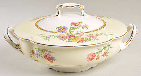 Acanthus Round Covered Vegetable