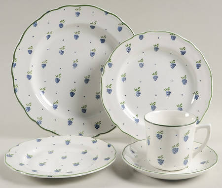 Berries 5 Piece Place Setting