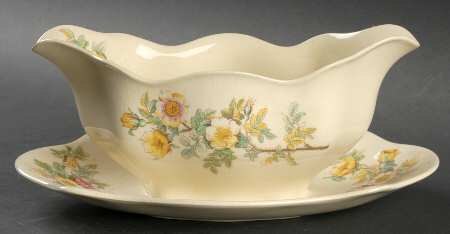 Buttercup Gravy Boat with Attached Underplate