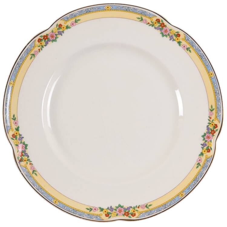 The Cambridge (Scalloped) Luncheon Plate