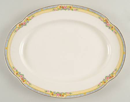 The Cambridge (Scalloped) 12" Oval Serving Platter