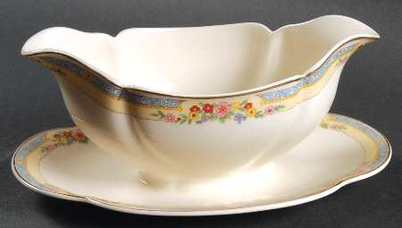 The Cambridge (Scalloped) Gravy Boat with Attached Underplate