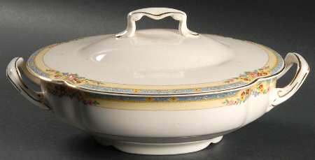 The Cambridge (Scalloped) Round Covered Vegetable