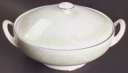 Cameo Round Covered Vegetable