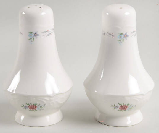 Caroline Salt & Pepper Set