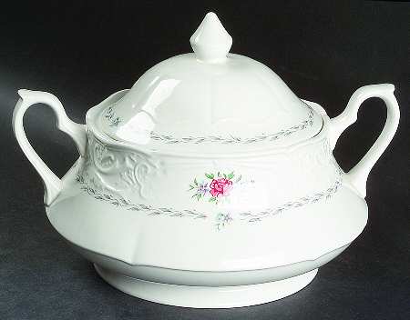 Caroline Round Covered Vegetable