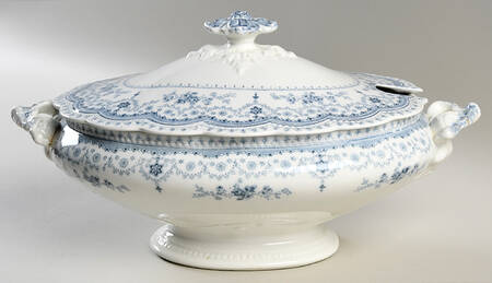 Dorothy (Blue Transfer, No Trim) Oval Covered Vegetable