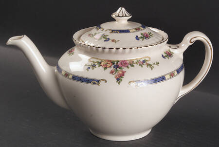 Eastbourne (Old English) Teapot & Lid