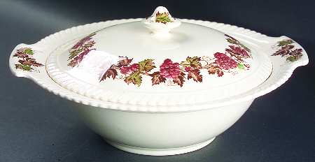 Empire Grape Round Covered Vegetable