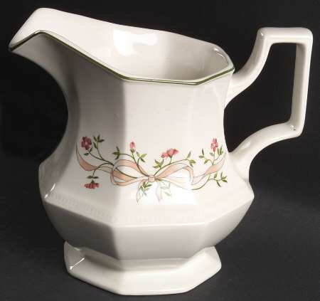 Eternal Beau 32 Oz Pitcher